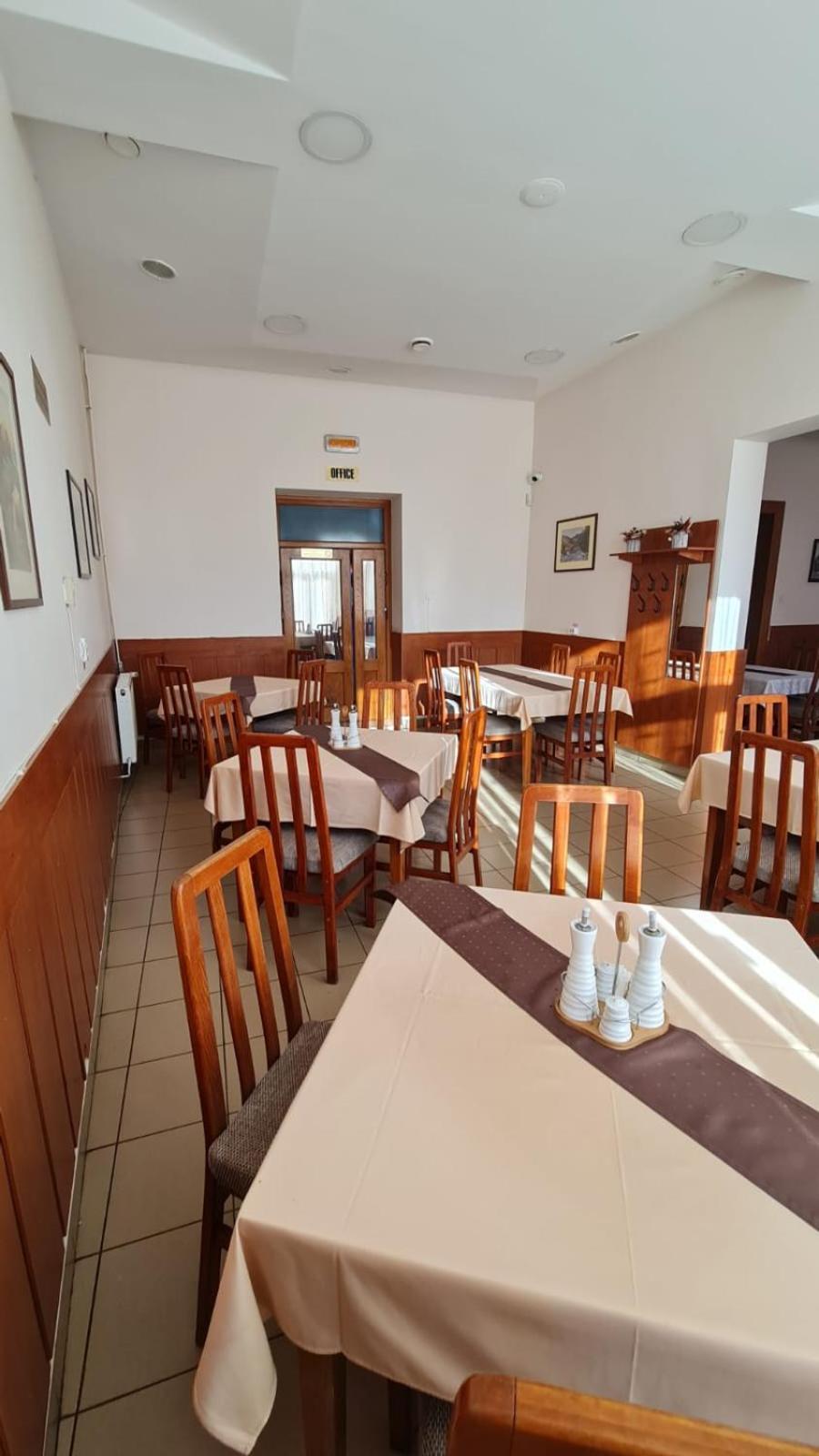 Pensiunea Korona And Restaurant 미에르쿠리에씨우크 외부 사진